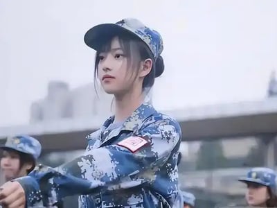 给女子大学当军训教官