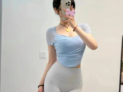 你老婆哪有我的味道好啊。妻子的瑜伽教练是骚货。